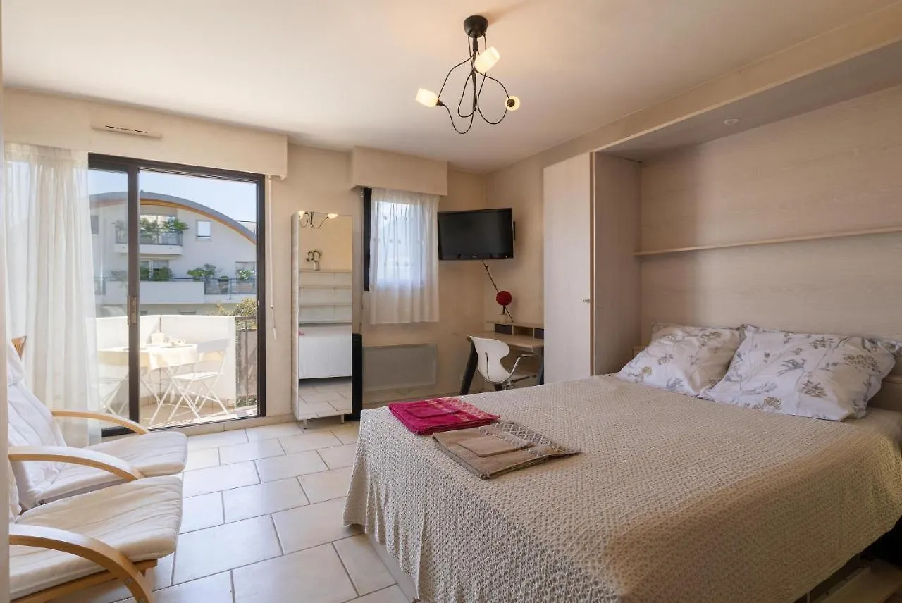 Appartement Proche Lac Et Commerces Annecy Apartment