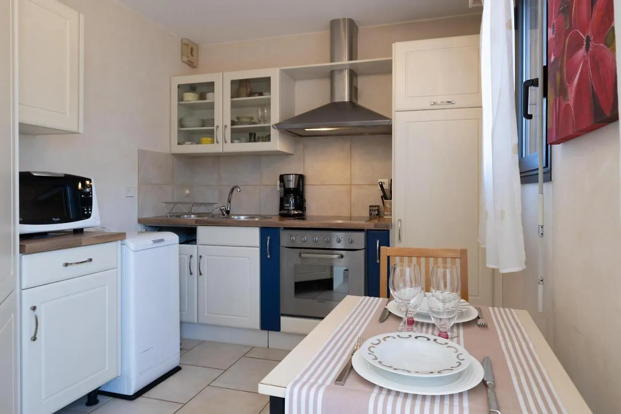 Appartement Proche Lac Et Commerces Annecy 0*,  France